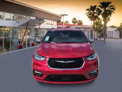 New 2026 Chrysler Pacifica Pinnacle image 8