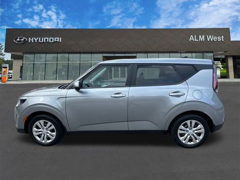 Used 2023 Kia Soul LX image 8