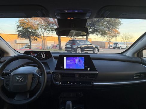 Used 2025 Toyota Prius LE image 33