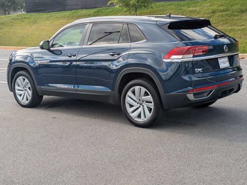 Used 2023 Volkswagen Atlas Cross Sport SE w/ Panoramic Sunroof Package FWD image 6