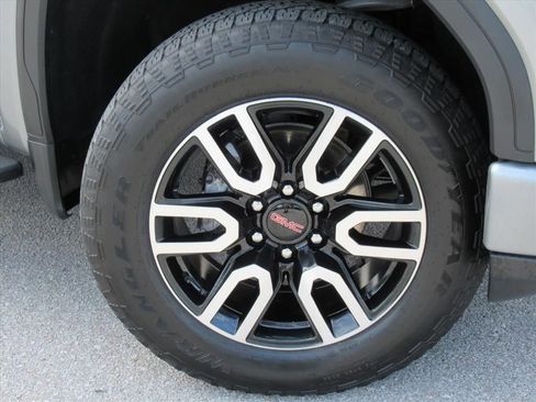 Used 2024 GMC Sierra 1500 AT4 w/ AT4 Premium Package image 8