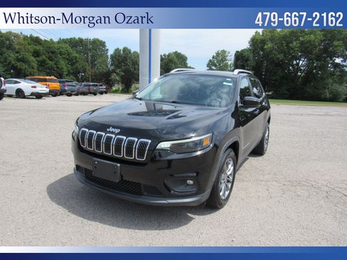 Used 2019 Jeep Cherokee Latitude Plus FWD image 2