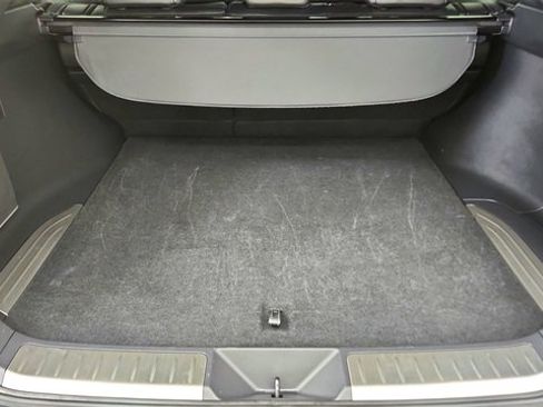 Used 2023 Toyota Venza Limited image 13