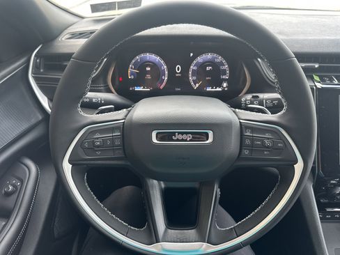 New 2025 Jeep Grand Cherokee Laredo X w/ Luxury Tech Group I image 17