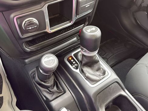 Used 2021 Jeep Wrangler Sport AWD/4WD image 25