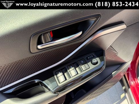 Used 2019 Toyota C-HR Limited FWD image 16