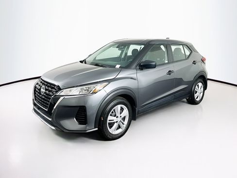 Used 2024 Nissan Kicks S image 3