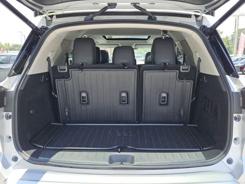 Used 2024 Nissan Pathfinder Platinum w/ Cargo Package FWD image 6