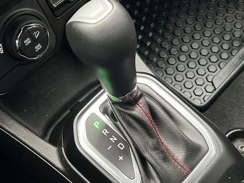 Used 2023 Jeep Renegade Trailhawk w/ Trailhawk Elite Group image 23