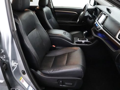 Used 2015 Toyota Highlander Limited w/ Driver Technology Package AWD/4WD image 17