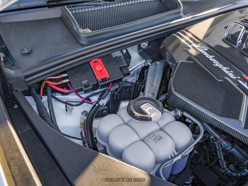 Used 2025 Lamborghini Urus SE image 16