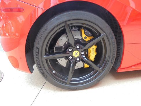 Used 2017 Ferrari 488 GTB RWD image 29