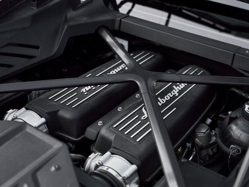 Used 2020 Lamborghini Huracan EVO image 25