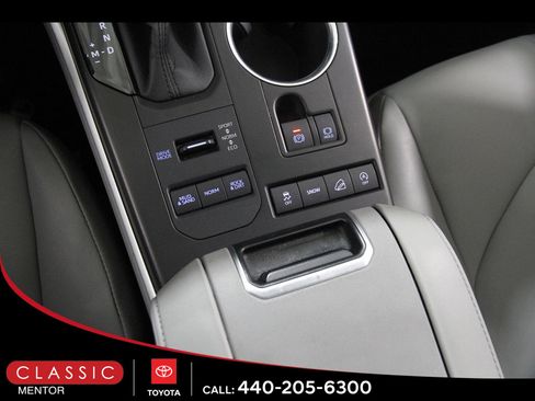 Used 2020 Toyota Highlander XLE AWD/4WD image 15