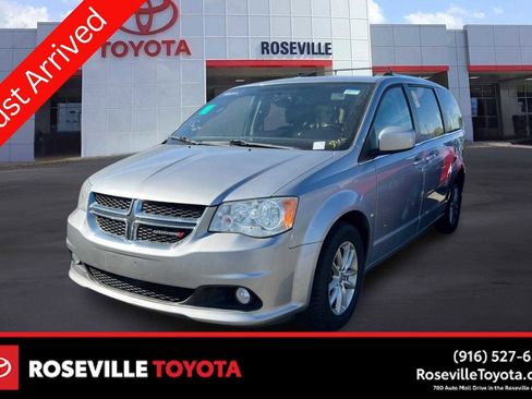 Used 2019 Dodge Grand Caravan SXT image 1