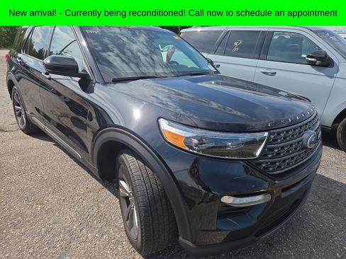 Used 2024 Ford Explorer XLT w/ Equipment Group 202A RWD image 2