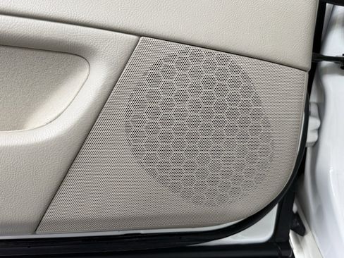 Used 2011 Cadillac DTS image 31