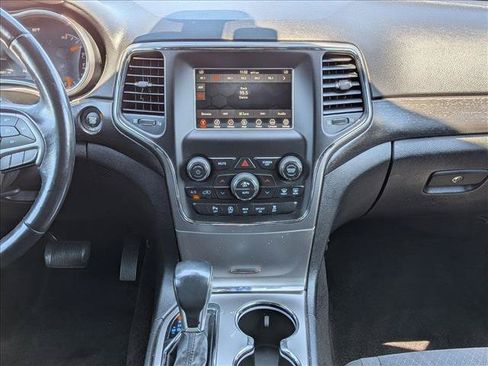 Used 2018 Jeep Grand Cherokee Laredo RWD image 14