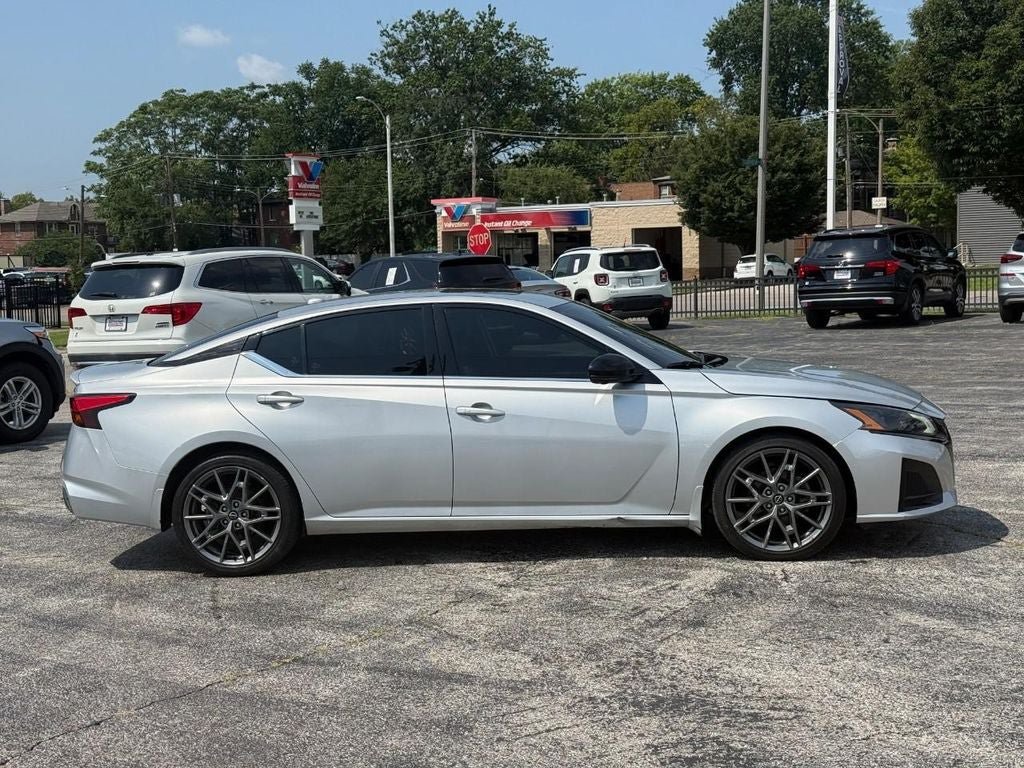 Used 2023 Nissan Altima 2.0 SR FWD image 5