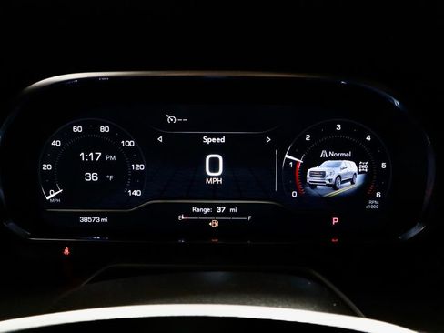 Used 2024 GMC Yukon XL SLE image 28