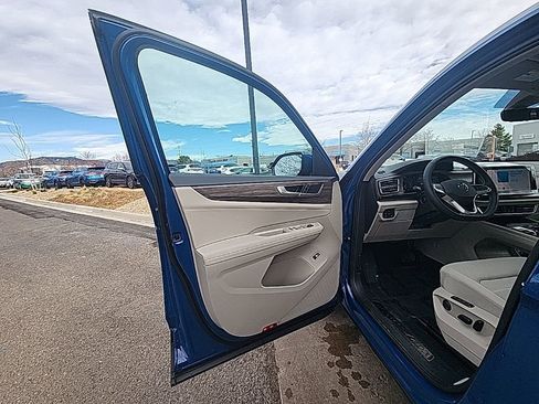 New 2025 Volkswagen Atlas SEL image 9