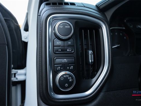 Used 2022 GMC Sierra 1500 SLE image 17