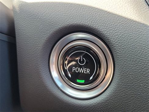 Used 2025 Cadillac Lyriq Luxury image 14