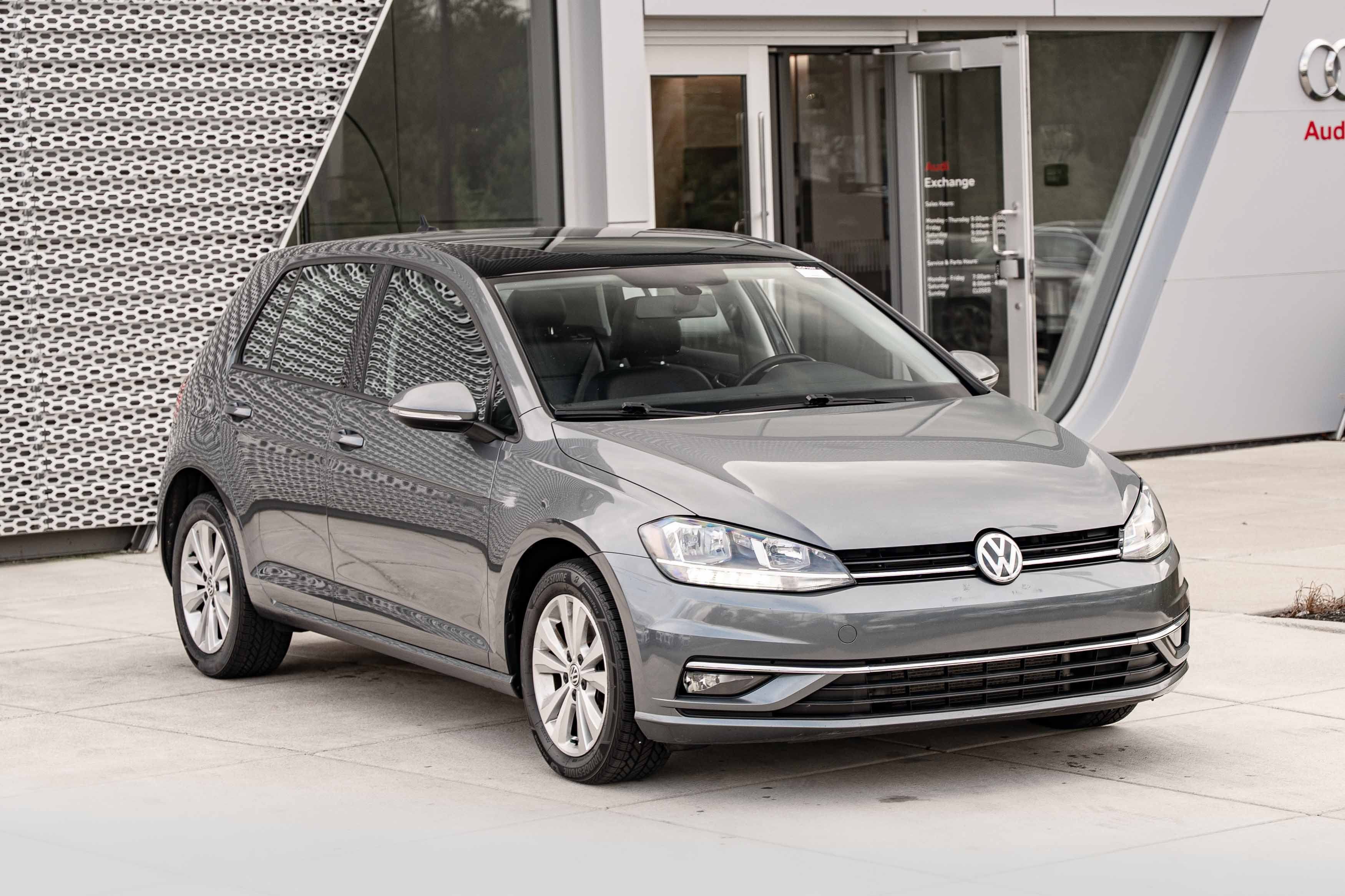 Used 2018 Volkswagen Golf SE FWD image 2
