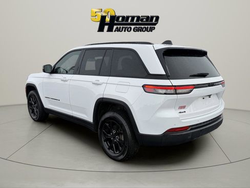 Used 2024 Jeep Grand Cherokee Altitude image 3