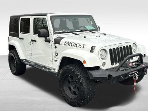 Used 2017 Jeep Wrangler Unlimited Sahara w/ Connectivity Group image 28