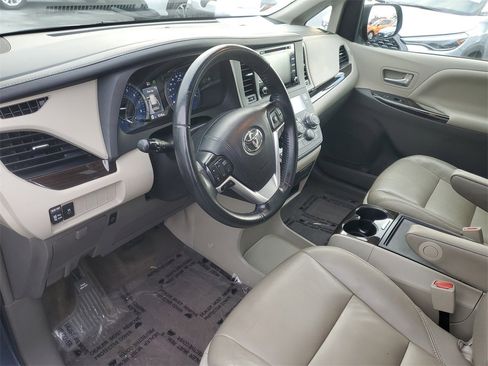 Used 2019 Toyota Sienna XLE image 16