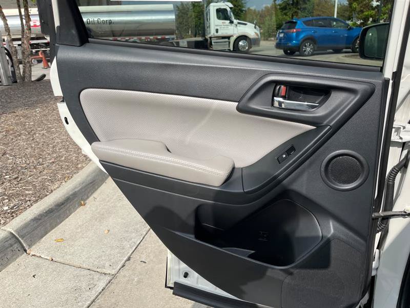 Used 2015 Subaru Forester 2.5i Touring w/ Eyesight & Navigation System AWD/4WD image 89