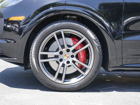 Used 2021 Porsche Cayenne GTS image 12