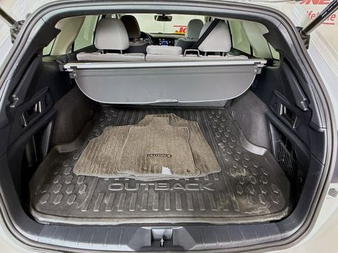 Used 2024 Subaru Outback Premium AWD/4WD image 28
