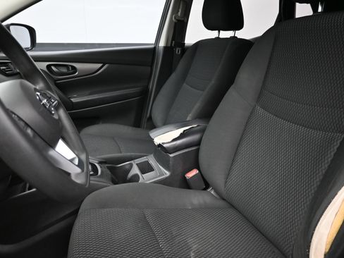 Used 2020 Nissan Rogue Sport S image 11