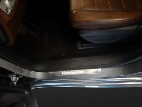 Used 2024 Mercedes-Benz GLE 350 4MATIC w/ AMG Line Exterior image 13