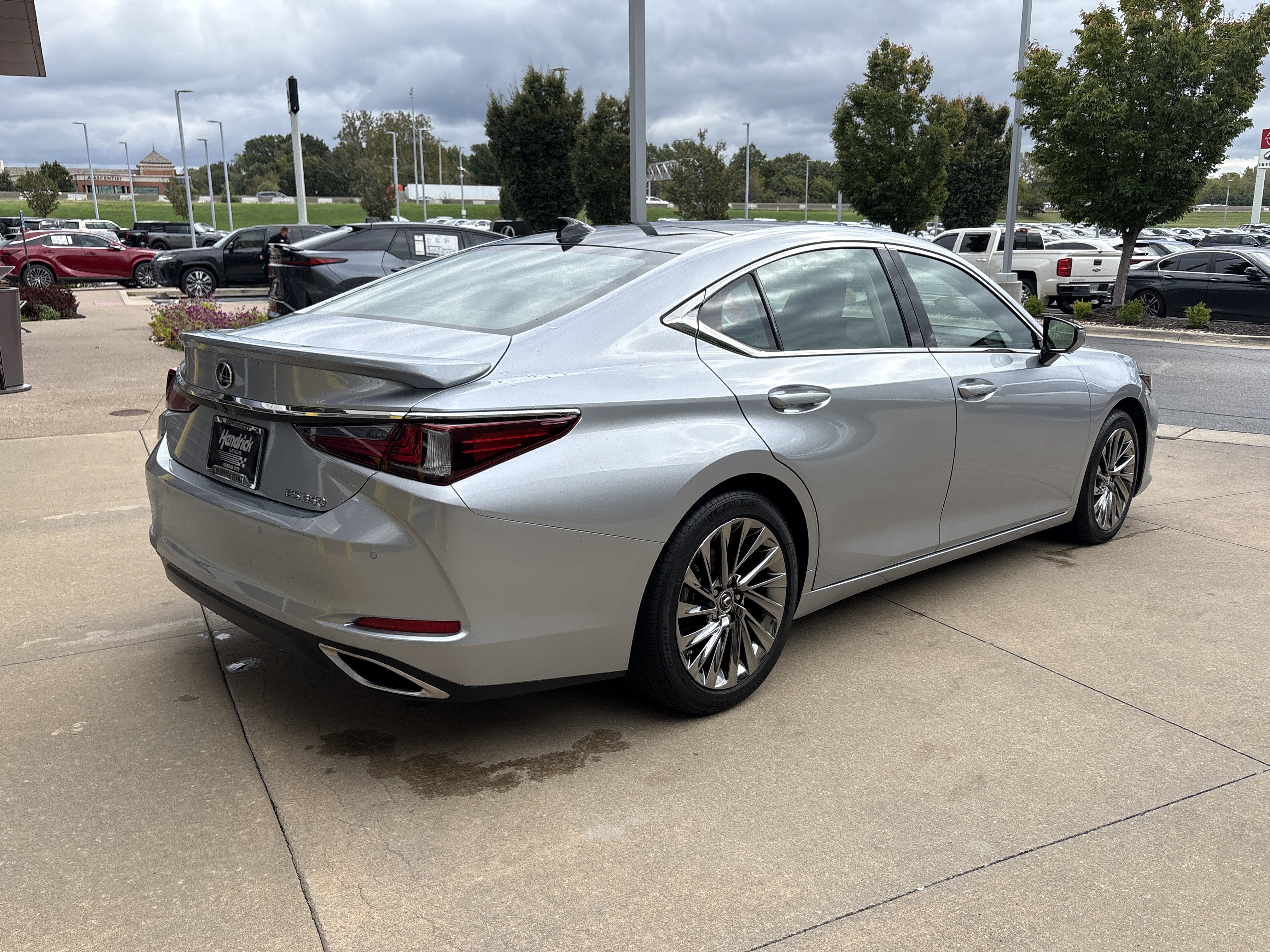 Used 2025 Lexus ES 350 Ultra Luxury w/ Accessory Package (Z2) FWD image 10