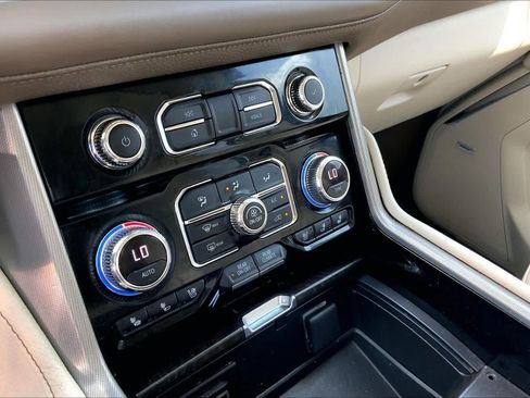 Certified 2021 GMC Yukon XL Denali RWD image 36