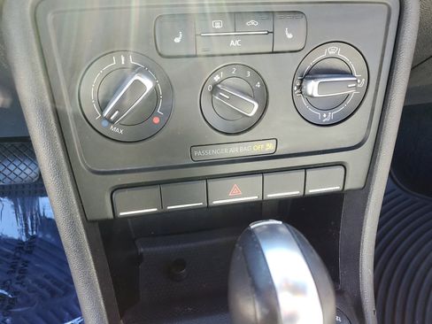 Used 2015 Volkswagen Beetle 1.8T image 33