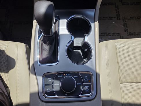 Used 2020 Jeep Grand Cherokee Overland AWD/4WD image 27