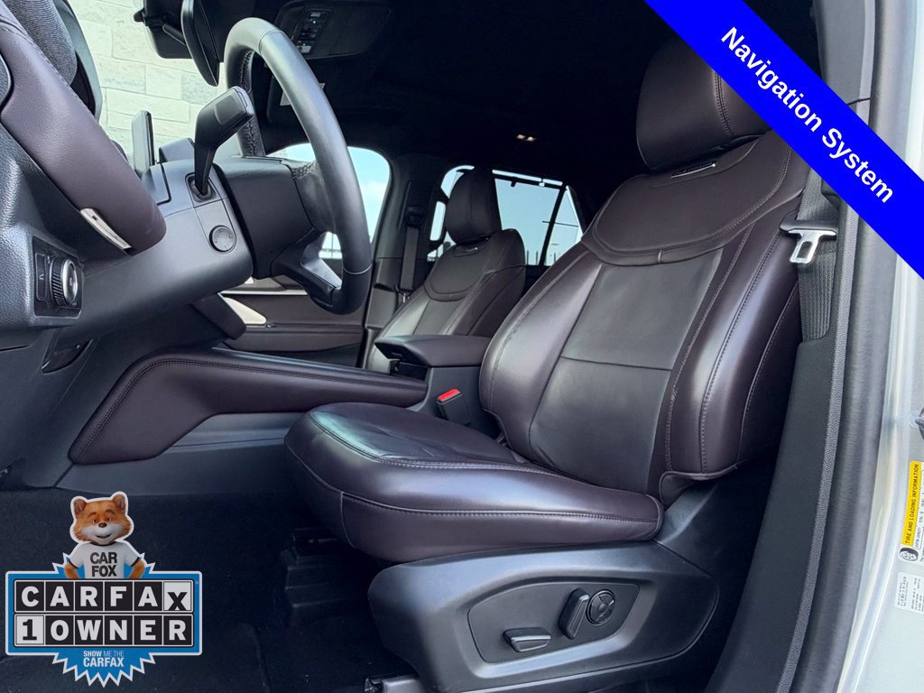 Used 2025 Ford Explorer Platinum RWD image 3