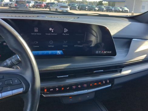 Used 2025 Cadillac XT4 Premium Luxury image 22