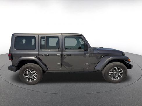 Used 2025 Jeep Wrangler Sahara image 15