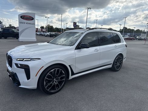 Used 2023 BMW X7 M60i image 8