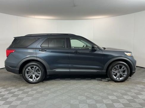 Used 2022 Ford Explorer XLT w/ Equipment Group 202A AWD/4WD image 4