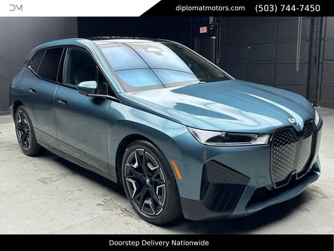 Used 2025 BMW iX xDrive50 w/ Premium Package image 8