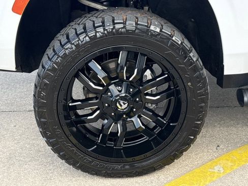 Used 2021 Chevrolet Tahoe Z71 image 17