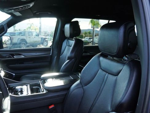 Certified 2024 Jeep Wagoneer Series II image 18