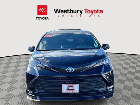 Certified 2024 Toyota Sienna XLE Woodland Edition AWD/4WD image 3