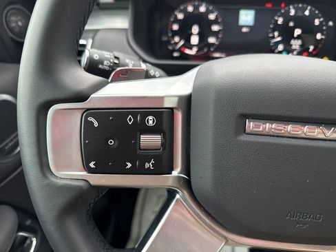 New 2025 Land Rover Discovery Dynamic SE image 20